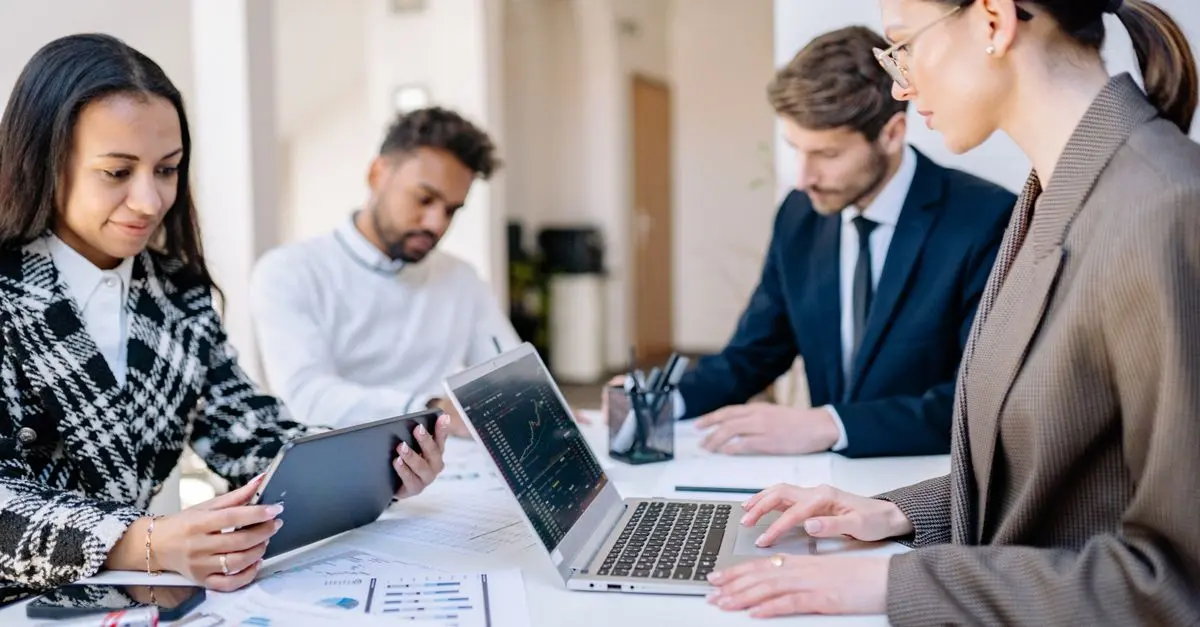 Comment comparer efficacement différents logiciels avant d'acheter